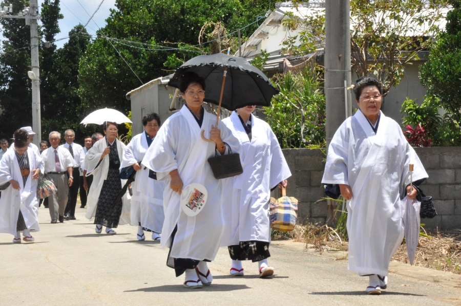 多良間村で行なわれる伝統行事「スツウプナカ(節祭)」