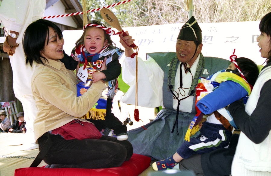 節分の日の平戸名物「子泣き相撲」