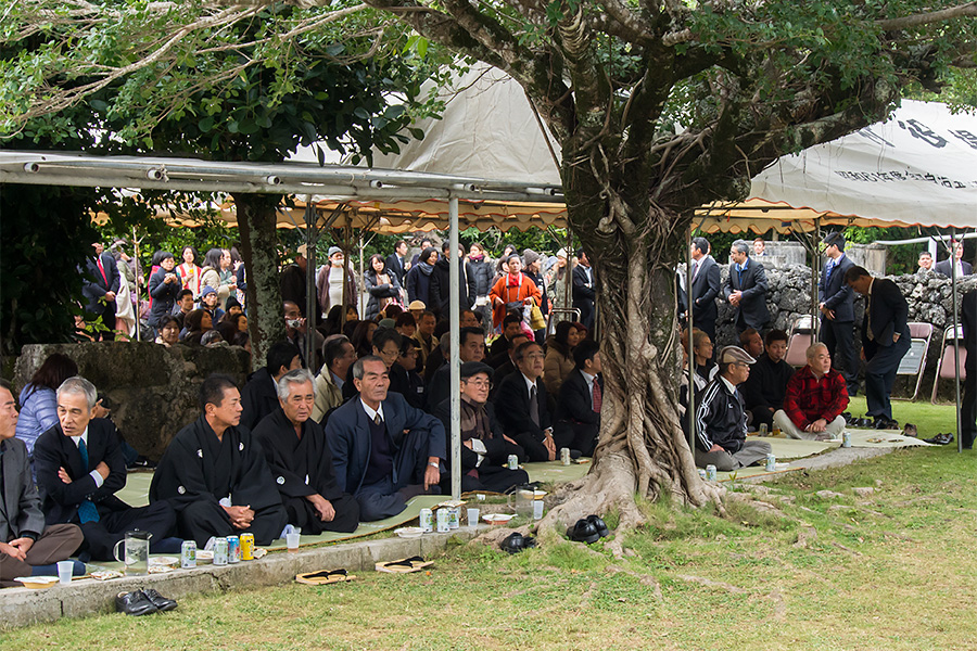 久高島の旧正月・酌とり（しゃくとぅい）