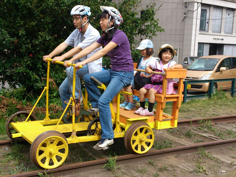 線路の上を自分の力で疾走する爽快感は格別。 線路の上を自分の力で疾走する爽快感は格別。