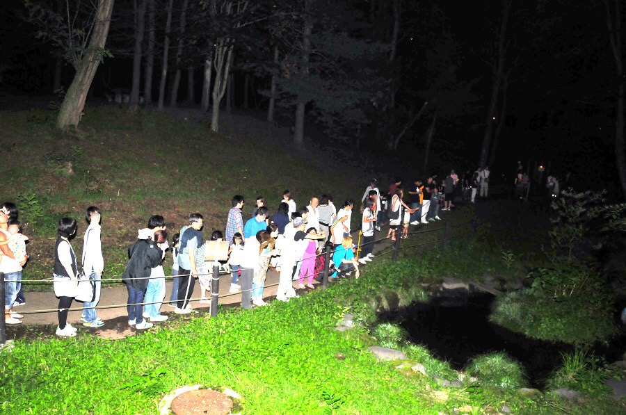 夏のホタル祭りには多くの人が集まる「西神楽公園」 夏のホタル祭りには多くの人が集まる「西神楽公園」
