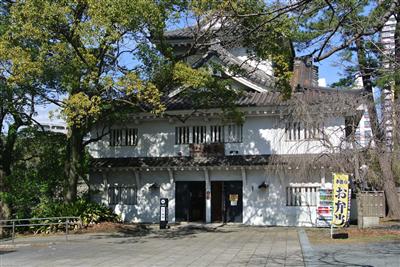 小倉城の「着見櫓」を当時と同じ場所に再現している