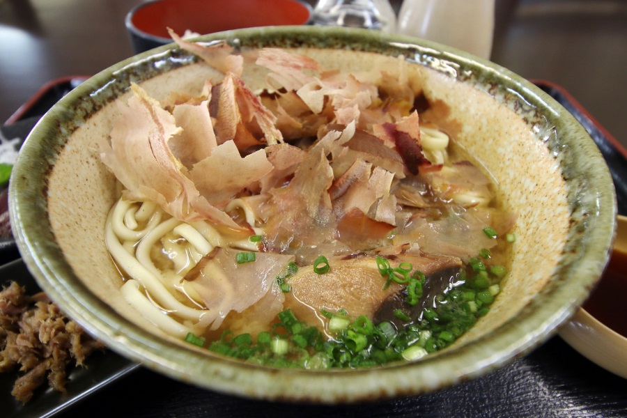 ここでしか味わえない佐良浜の海の恵みがつまった佐良浜そば