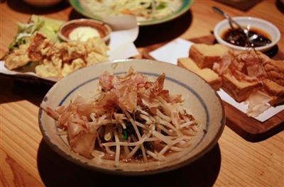 スタンダードな沖縄料理から定番居酒屋メニューまで種類豊富