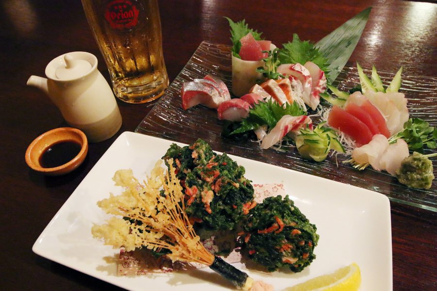 旬の魚の刺身5種盛りとアーサと干しエビのかき揚げ