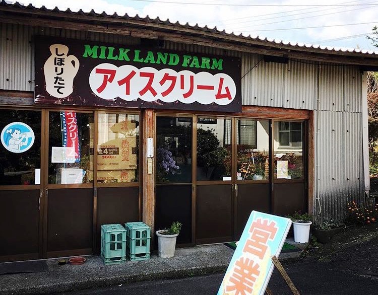 素朴な店構えの中には、数種類のフレーバーが常備されています