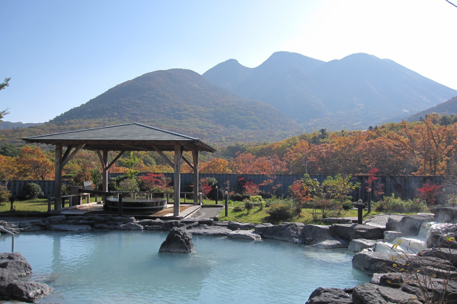 源泉かけ流しの「山恵の湯」 源泉かけ流しの「山恵の湯」