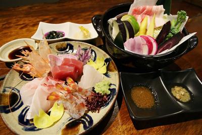旬の島野菜と、天然の地魚をメインとした島和食が味わえます