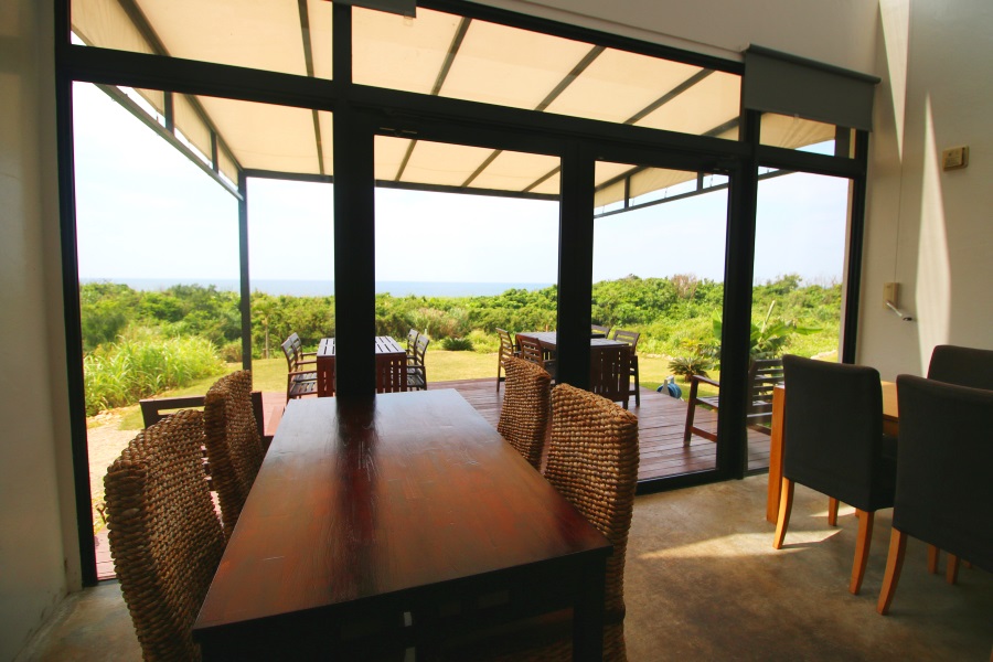 爽やかな緑の風景と共に伊良部島の水平線が眺められる 爽やかな緑の風景と共に伊良部島の水平線が眺められる