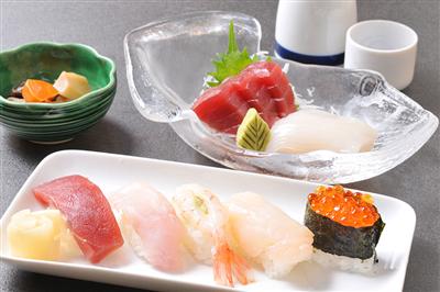 寿司や刺身がセットの「晩酌セット」（1500円）