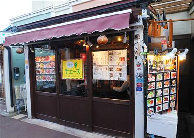 店の前にはメニュー写真がずらり