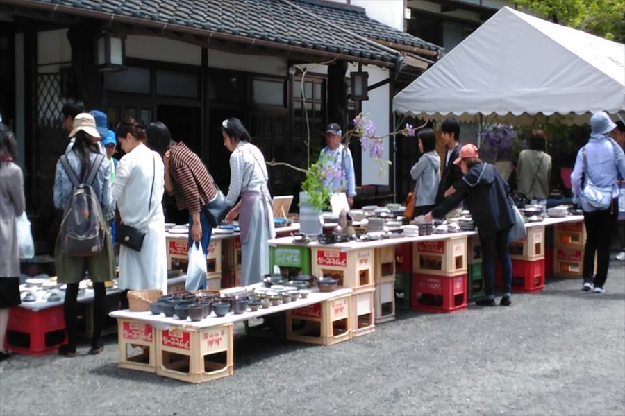小石原焼と高取焼の大陶器市です