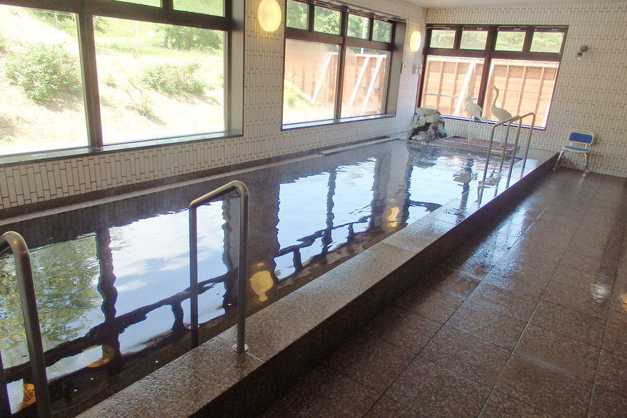 清潔感のある落ち着いた雰囲気の浴場