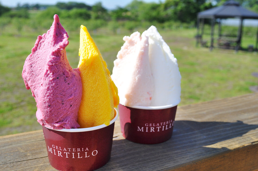 左/ミルティーロソルベ&マンゴー、右/スイートトマト&北海道ミルク 各ダブル440円