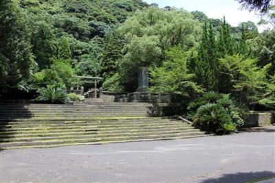 「福昌寺跡」に残る静かな墓所内には荘厳な雰囲気が漂う