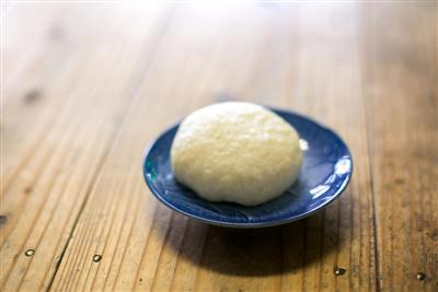 「カルストまんじゅう」は、サツマイモの風味がポイント