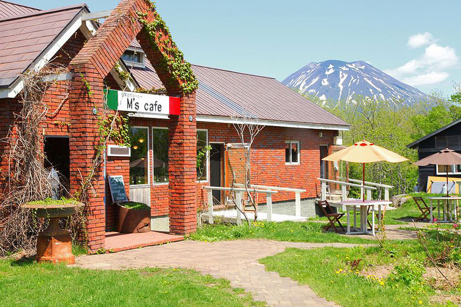 エムズカフェは羊蹄山の姿を望むビュースポットでもある