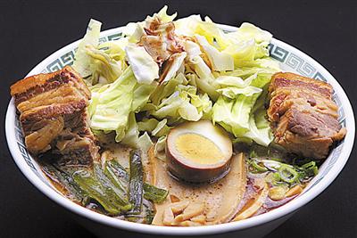 桂花の「太肉麺（ターローメン）」は食べ応えが満点