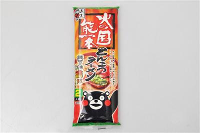 くまモンのイラスト入りパッケージの「火の国熊本とんこつラーメ