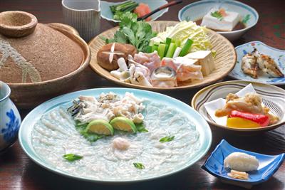 旬の懐石と獲れたてのふぐを味わえる臼杵の名店「喜楽庵」