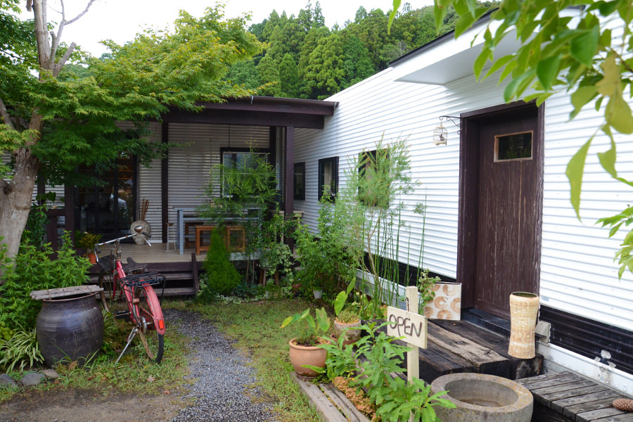 山の口焼ギャラリーの隣には、奥さんが営む食堂も併設 山の口焼ギャラリーの隣には、奥さんが営む食堂も併設