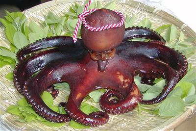 タコを丸まま煮込んだ天草の名物料理「タコステーキ」