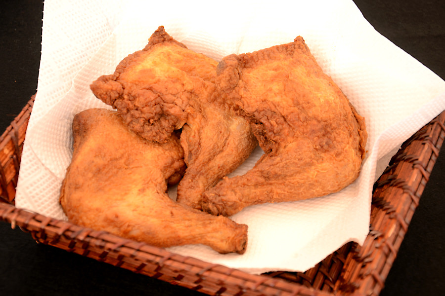 その場でかぶりつきたくなる風味の“矢部のケンチキ” その場でかぶりつきたくなる風味の“矢部のケンチキ”