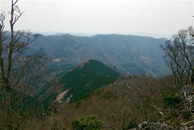 天気の良ければ熊本平野や阿蘇外輪山、雲仙が一望できる前福根山
