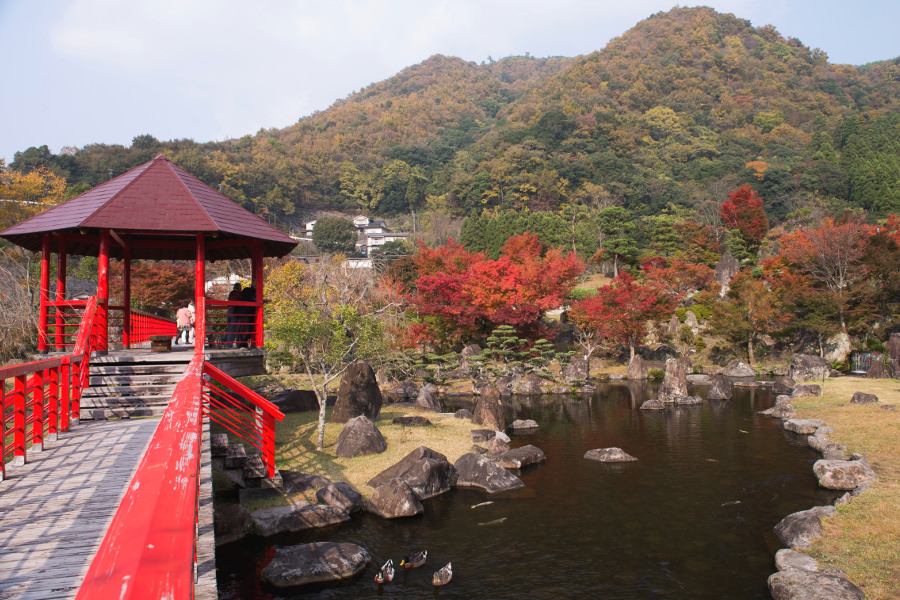 四季折々の景色を見せる入園無料の日本庭園「溪石園」 四季折々の景色を見せる入園無料の日本庭園「溪石園」