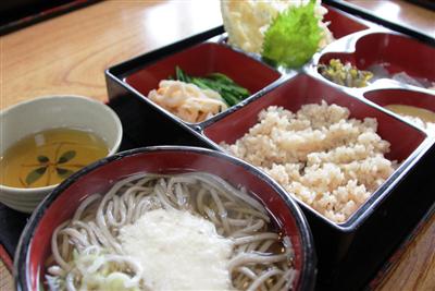 耶馬渓産100％のそば粉を使用した「洞門そば」の本格そば