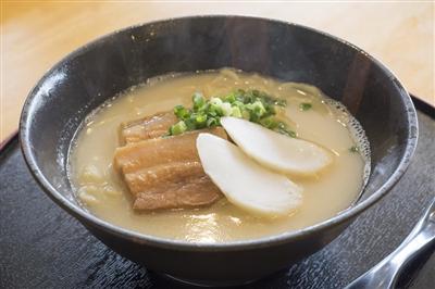 豚骨出汁の沖縄そば