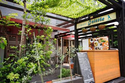 「cafeteria Iniesta」のテラス