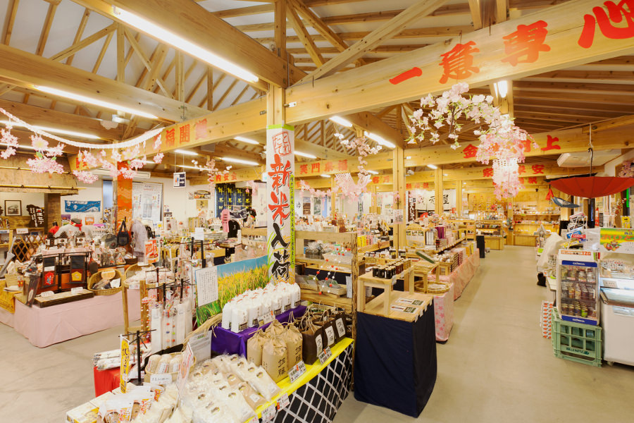 人吉・球磨の特産品や工芸品のたいていがそろう「人吉温泉物産館」 人吉・球磨の特産品や工芸品のたいていがそろう「人吉温泉物産館