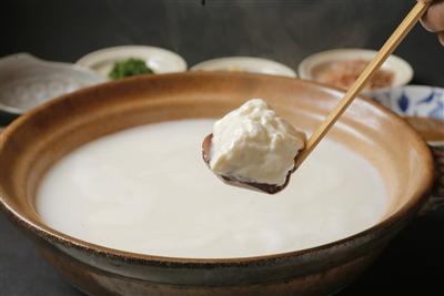 驚くほどなめらかな食感に仕上がる嬉野の「温泉湯どうふ」