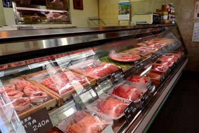 専門店ならではの新鮮さと豊富な品ぞろえの「肉の大栄」