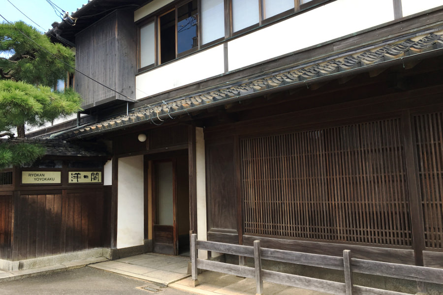 洋々閣の建物。本館は大正期の普請