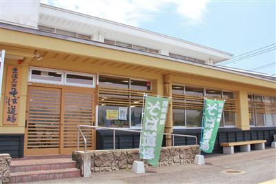 石段を上がると見えてくる「豊後高田そば道場」
