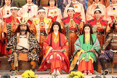 豪華絢爛（けんらん）な「椎葉平家まつり」
