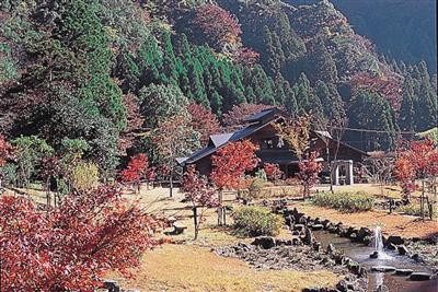 10月下旬から11月中旬に紅葉が見頃を迎える「ことといの里」