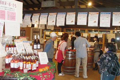 多彩なイベントが催される「柿祭り＆ヌーボー祭り」
