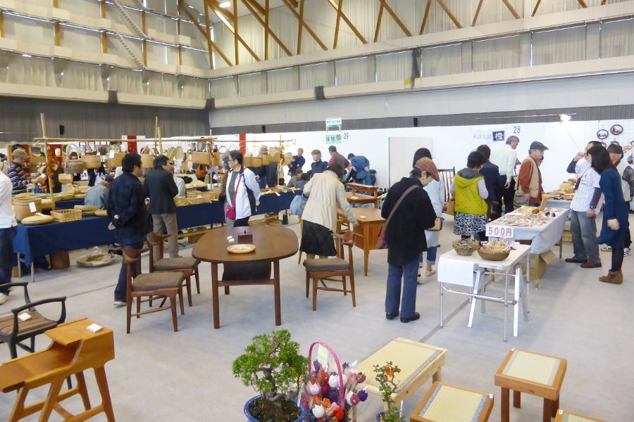 2万人を超える観光客が訪れる「綾工芸まつり」 2万人を超える観光客が訪れる「綾工芸まつり」