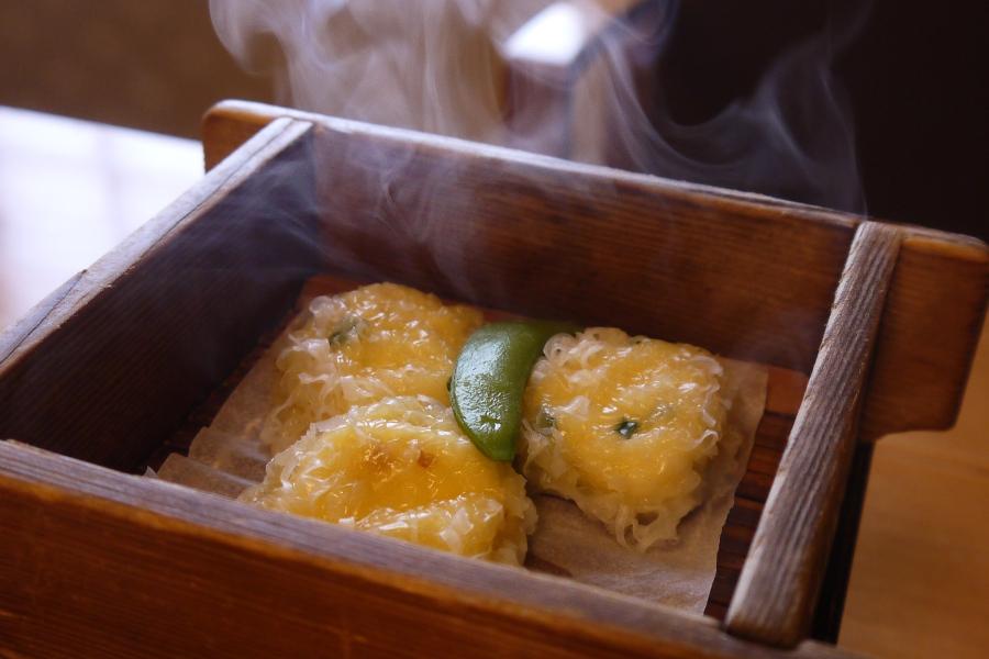 鱧を丁寧にすり身にした「鱧しゅまい」は、ふんわりとした上品な味 鱧を丁寧にすり身にした「鱧しゅまい」は、ふんわりとした上品な