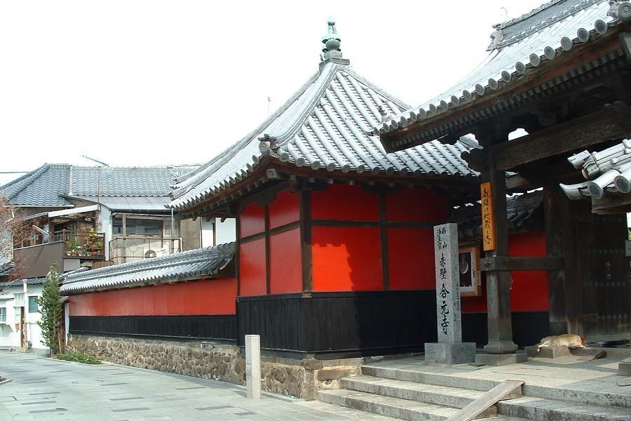 寺町通りの中でも一際目を引く「合元寺」。歴史の一幕を感じます