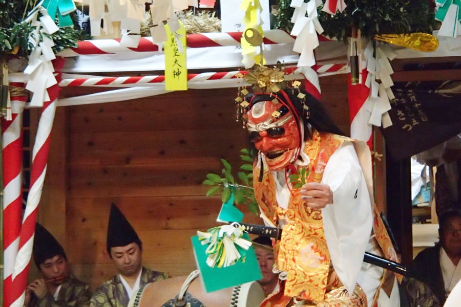 米良神社に昔から伝わる神面「菊池殿宿神(きくちとのしゅくじん)」 米良神社に昔から伝わる神面「菊池殿宿神」
