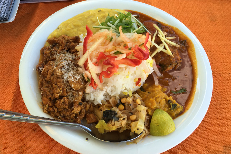 「旅するクーネル」の日替わりのカレープレート