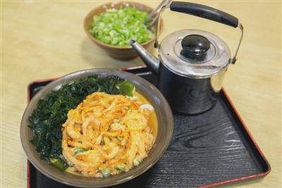 牧のうどんの「野菜わかめうどん」