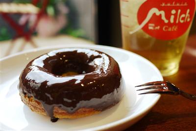 焼きたてドーナツにホットチョコが絡む「ホットチョコドーナツ」