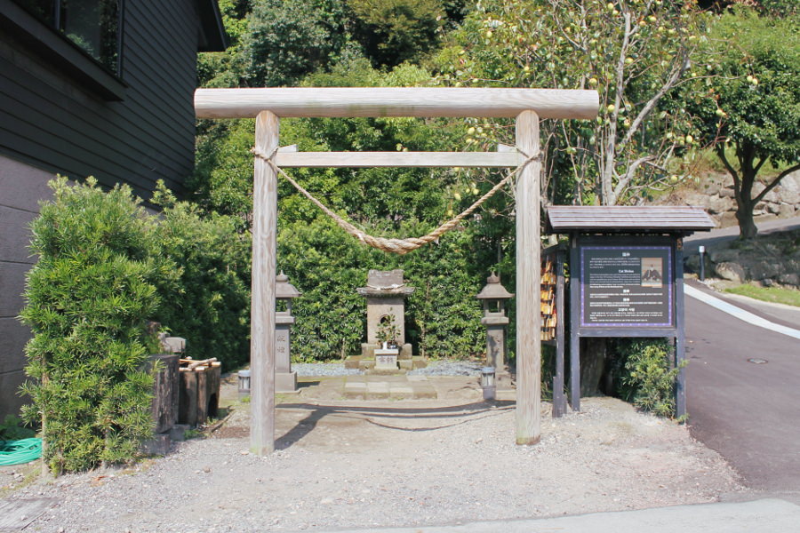 仙巌園内にある「猫神社」 仙巌園内にある「猫神社」