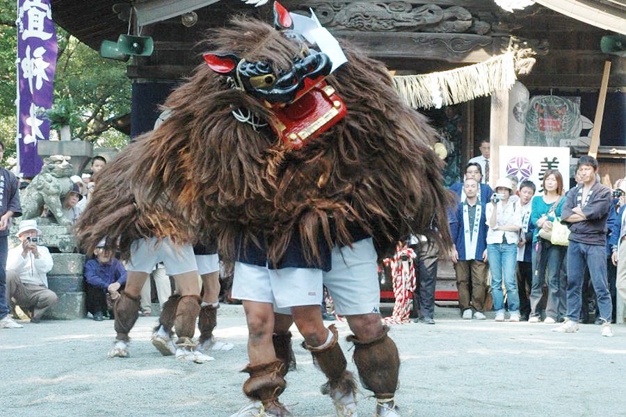 獅子が舞う「蜷城くんち」