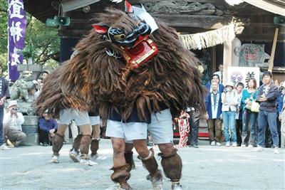 獅子が舞う「蜷城くんち」